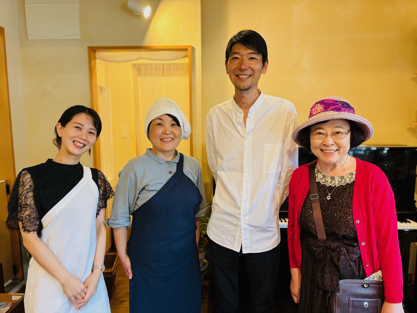 オーナーとそのお母様、スタッフさんと